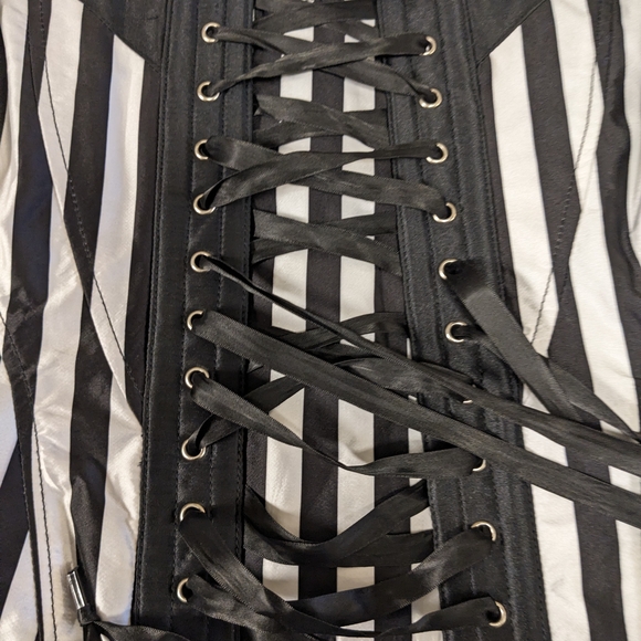 Top Drawer by Daisy Corsets-Black & White Striped Steel Bond Corset Size Medium - Picture 17 of 17